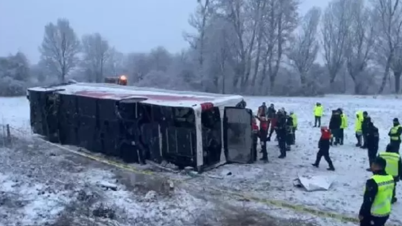 Kastamonu'da feci kaza! Otobüs devrildi    