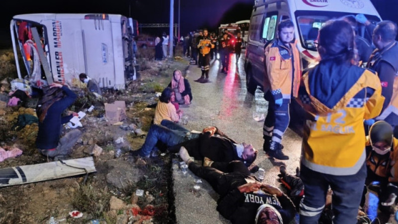Mersin’de yolcu otobüsü devrildi: 9 ölü, 30 yaralı