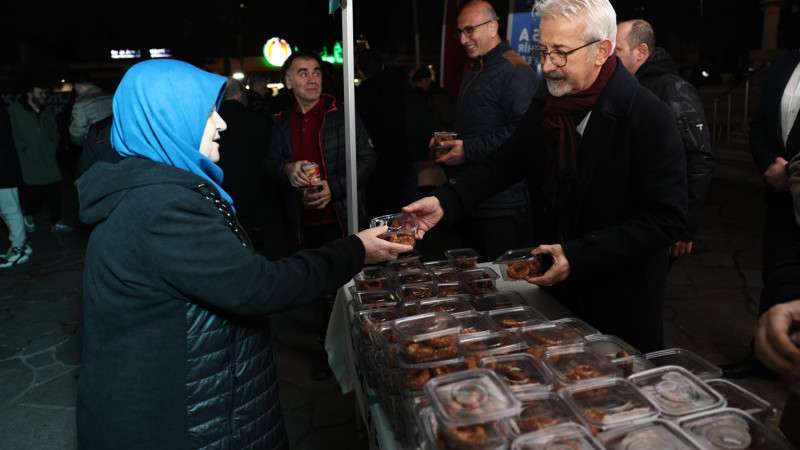 Nilüfer Belediyesi’nden kandil simidi ikramı