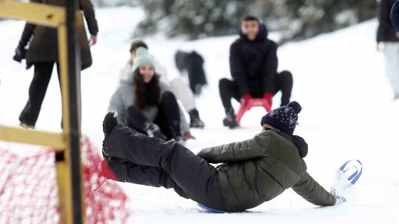 Uludağ’da kayak sezonu resmen açıldı