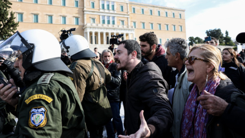 Yunanistan’da öğrenciler sokağa indi