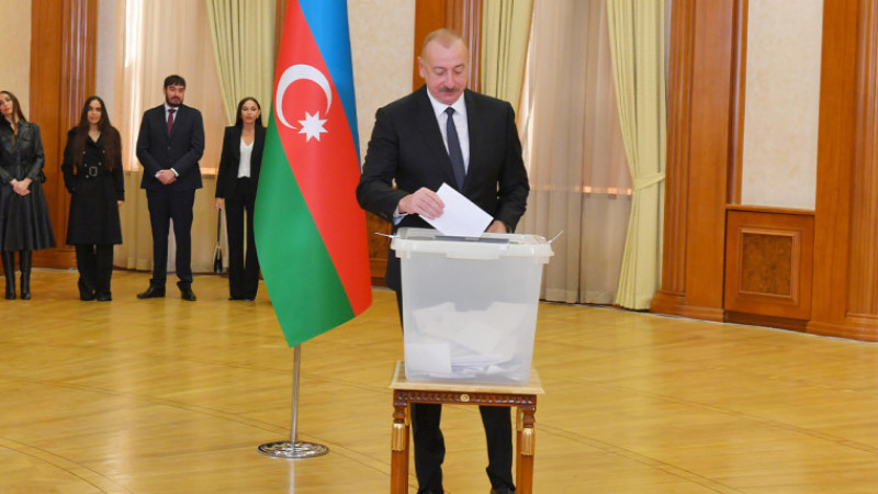 Azerbaycan 92,10’la yeniden Aliyev dedi    