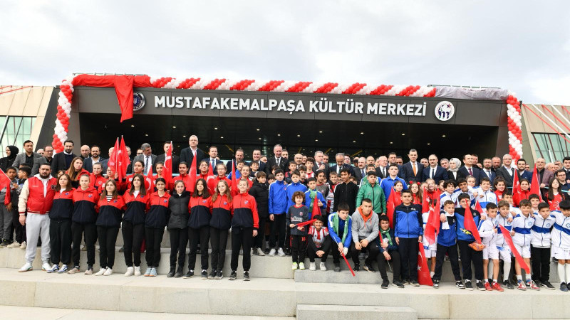 Başkan Kanar'ın girişimleriyle hayat bulan Mustafakemalpaşa Kültür Merkezi açıldı