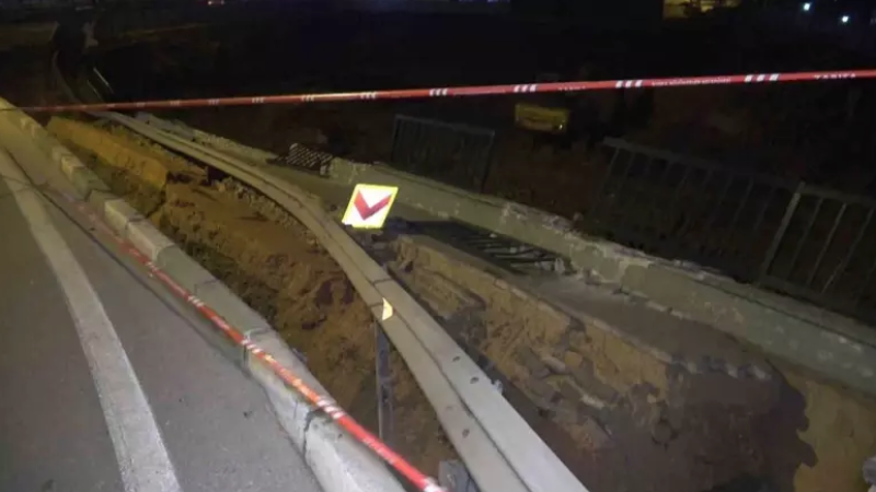 Bursa’da yol çöktü, ulaşım bir süreliğine trafiğe kapatıldı