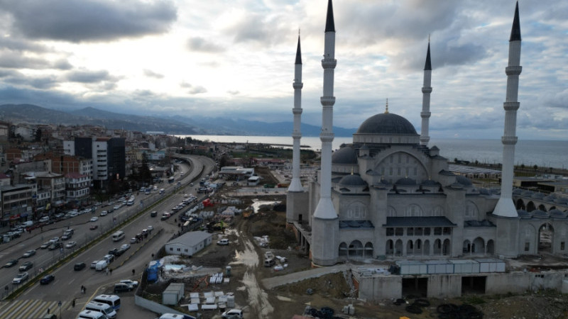 Doğu Karadeniz’in en büyük cami ve külliyesinin inşaatı sürüyor
