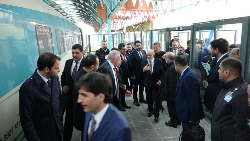 Karamollaoğlu, eleştirdiği hızlı trenle Ankara’ya geri döndü