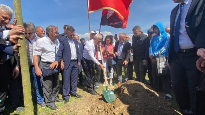 Bozbey’den Cumhuriyetin 100’üncü yıl anısına Bursa’ya 100 çınar ağacı