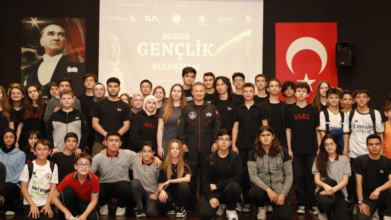 Türkiye’nin ilk astronotu Gezeravcı, Bursa’da öğrencilerle buluştu