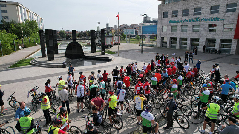 Bisiklet tutkunları 19 Mayıs için pedalladı