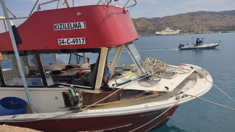 Yunan unsurları Türk balıkçı teknesine çarparak hasar verdi