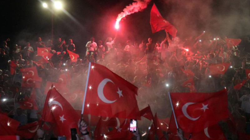 Türkiye EURO 2024'te çeyrek finale yükseldi, taraftarlar sokağa döküldü
