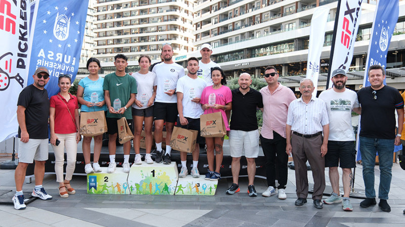 Pickleball Bursa Cup’ta ödüller sahiplerini buldu