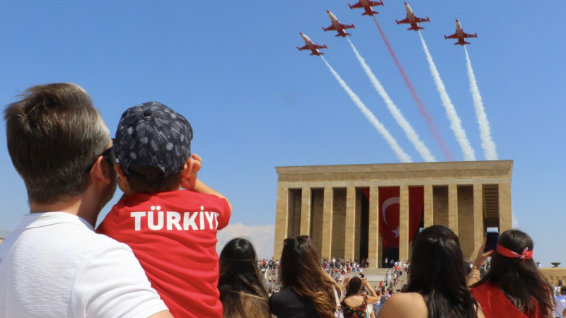 Türk Yıldızları’ndan 30 Ağustos’a özel Anıtkabir saygı uçuşu