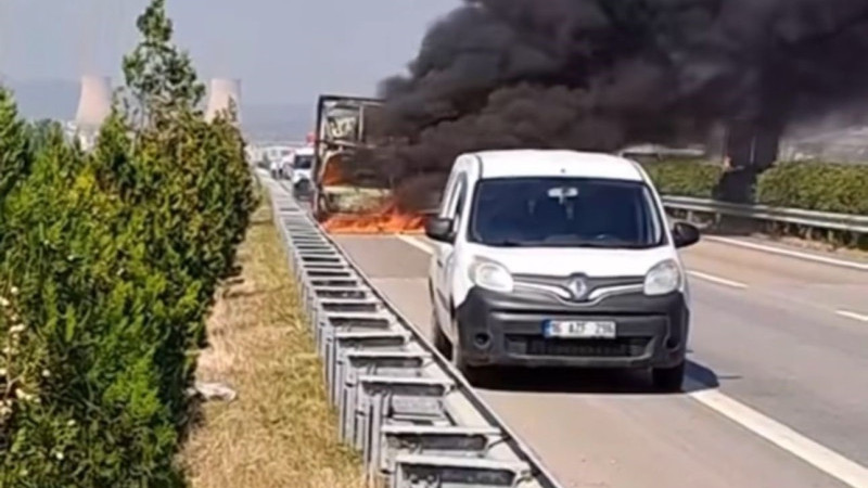 Bursa'da kamyonet alevlere teslim oldu