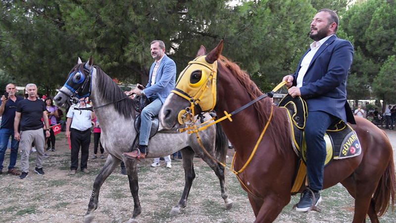 Başkan İşık, atlı kortejin başını çekti