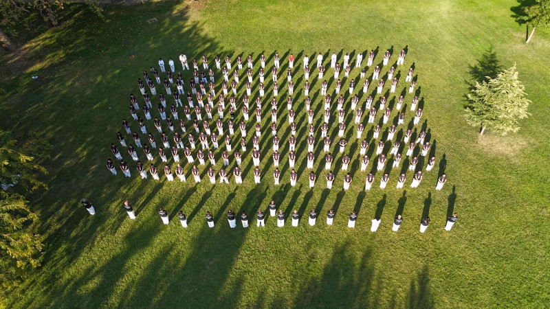 Bursa'da 240 kişilik karate şovu görsel şölen oluşturdu