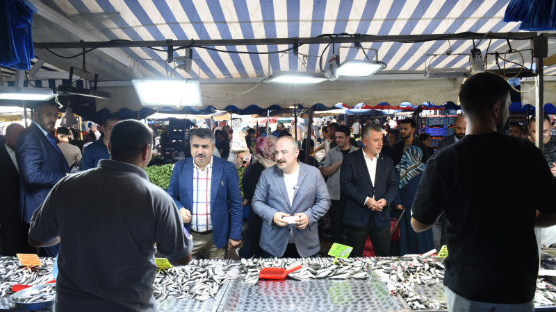 Varank ve Yılmaz pazarcı esnafı ile buluştu