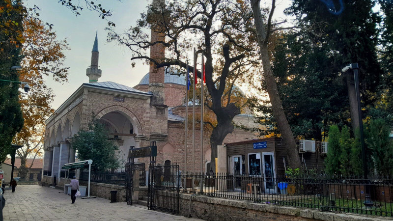 Bursa'da ecdat yadigarı tarihi cami ve türbelerdeki özel güvenlikçiler çekiliyor