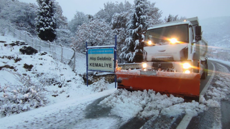 Bursa Büyükşehir, karla mücadele çalışmalarını sürdürüyor