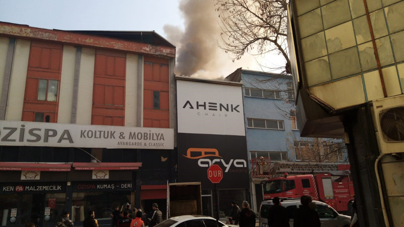 Bursa'da mobilya imalathanesi alevlere teslim oldu