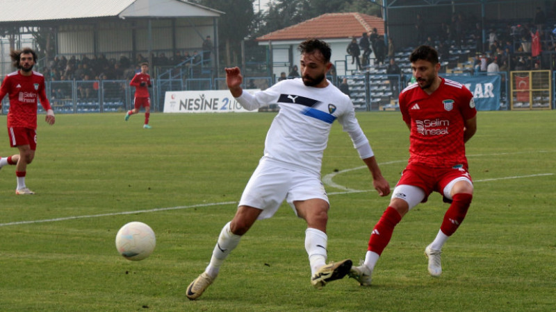 Karacabey Belediyespor evinde 4 yedi