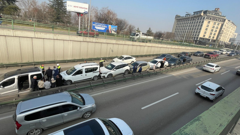 Bursa'da tam 7 aracın karıştığı zincirleme kaza!