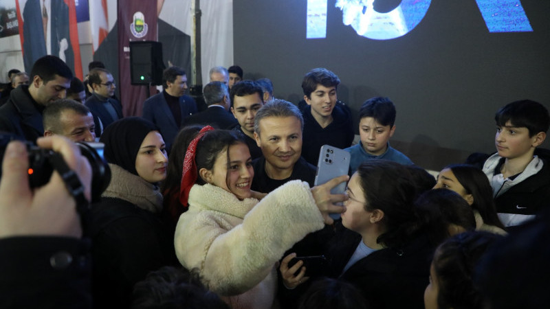 Türkiye’nin ilk astronotu Alper Gezeravcı Bursa'da öğrencilerle buluştu