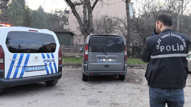 Yer Bursa: Park ettiği aracının yanına geldiğinde polisi aradı!