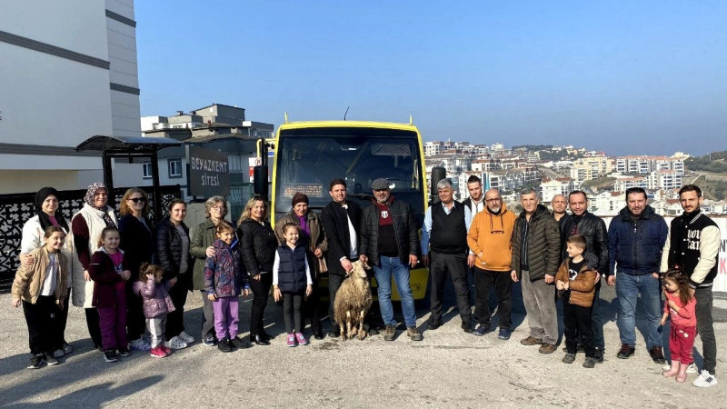 Bursa'da mahallesine otobüs seferi başlayan muhtardan şaşırtan kutlama!