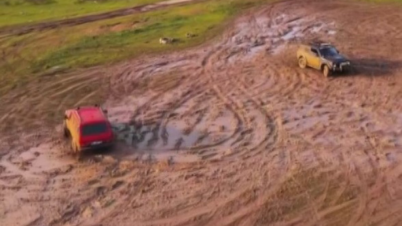 Off-road grubunun çamur içindeki dansı havadan görüntülendi