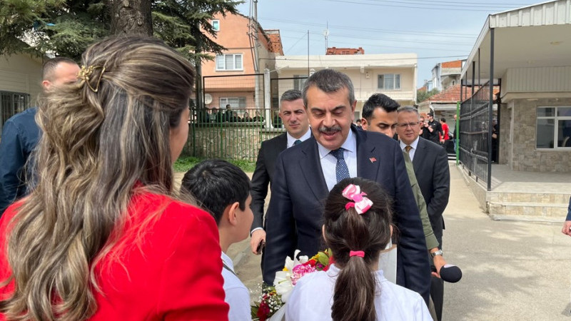 Bursalı öğrenci sözünü tuttu! Bakanı okula getirdi