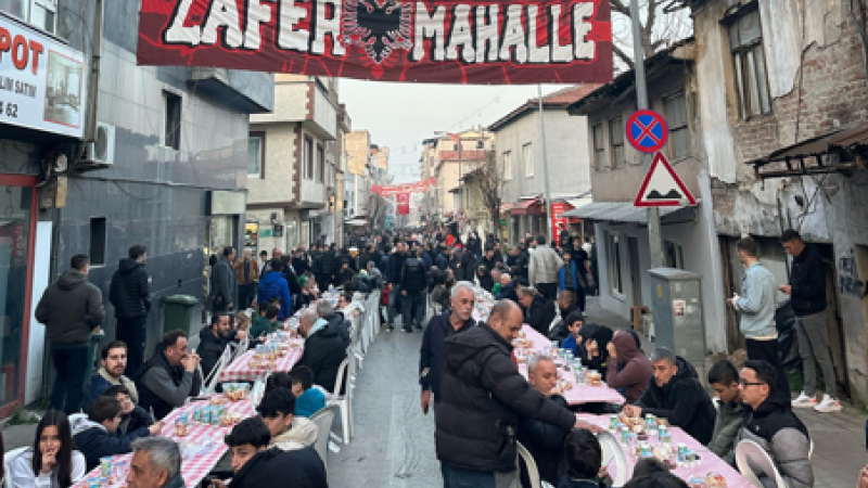 Bursa'da kilometrelerce uzanan iftar sofrası!