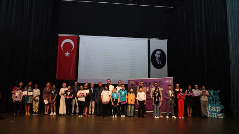 Boyları kadar kitap okudular, ödülleri kaptılar