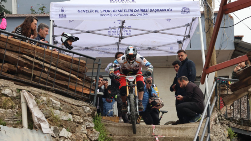 Bursa’da adrenalin dolu yarış nefes kesti