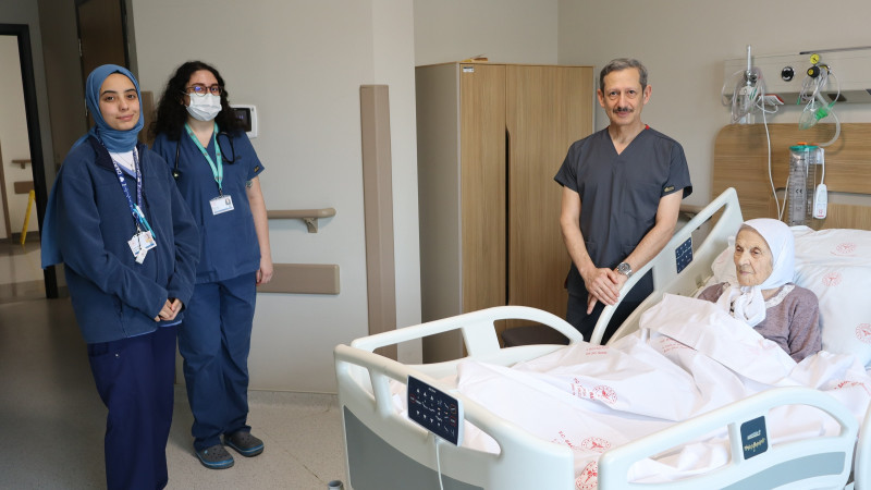  Bursa’da 104 yaşındaki kadın kalp hastalığına şifa buldu