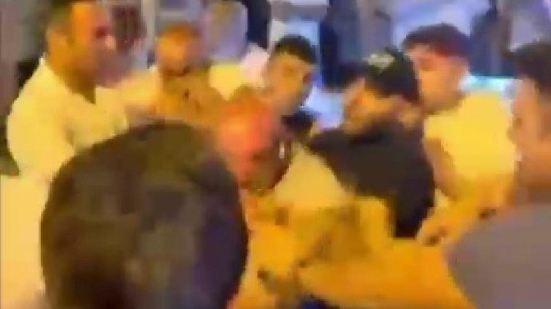 Zabıta memurlarıyla seyyar satıcılar böyle kavgaya tutuştu