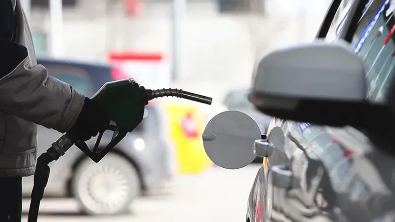 Akaryakıta dev çifte indirim! Benzin, motorin, LPG’de tabela değişti…
