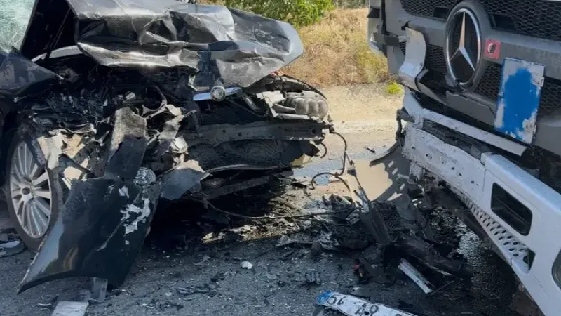 Bursa’da otomobil ile tır çarpıştı: 1 ölü, 2 ağır yaralı