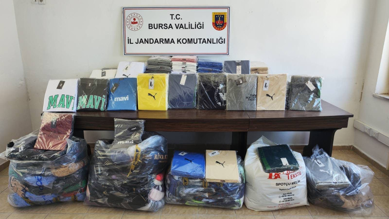 Bursa'da kaçak kıyafet operasyonu: 2 milyon TL değerinde malzeme ele geçirildi