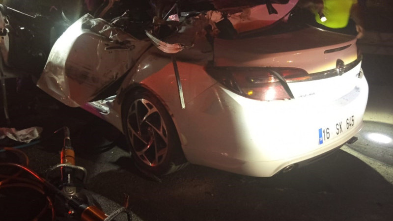 Bursa'da feci kazada polis ve ailesi hayatını kaybetti