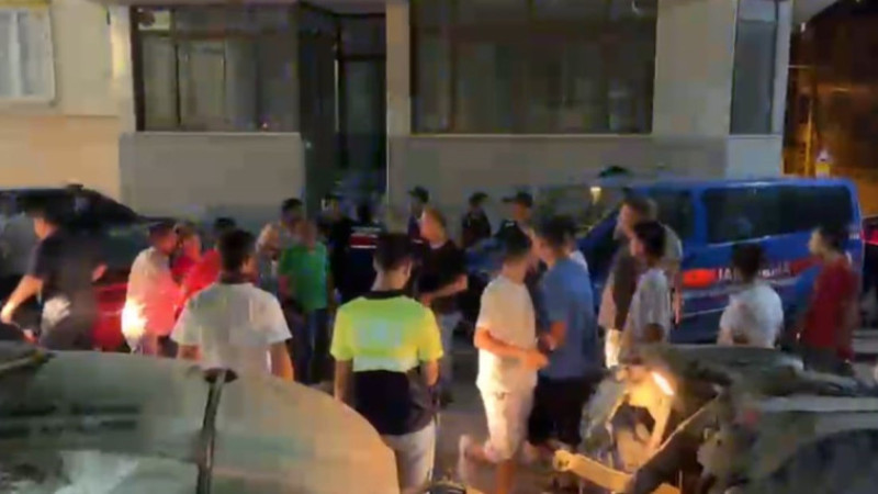 Yangın yerinde hırsızlık iddiası ortalığı böyle karıştırdı... Tekme tokat dövüldü, jandarma kurtardı