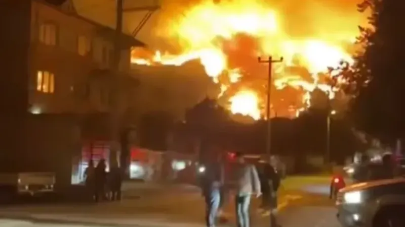 Bursa-Ankara otobanı yangın sebebiyle trafiğe kapatıldı
