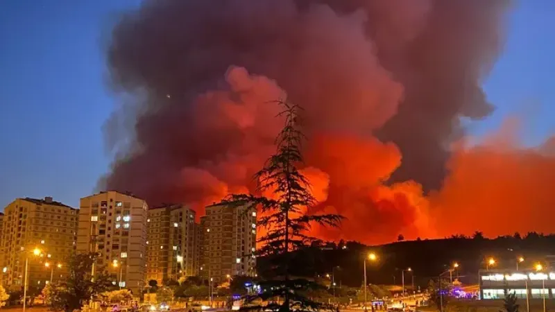Bursa'da yangın sebebiyle Karahıdır Mahallesi boşaltılıyor