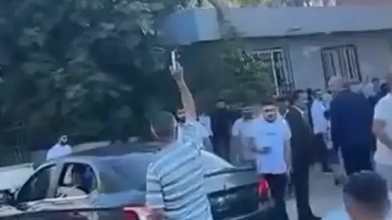 Düğünde uzun namlulu silahlarla tehlikeli kutlama