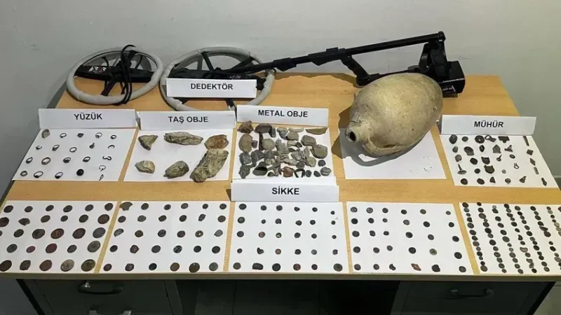 250 sikke ve 404 tarihi obje ele geçirildi