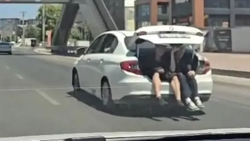 Kilometrelerce bagajda seyahat ettiler