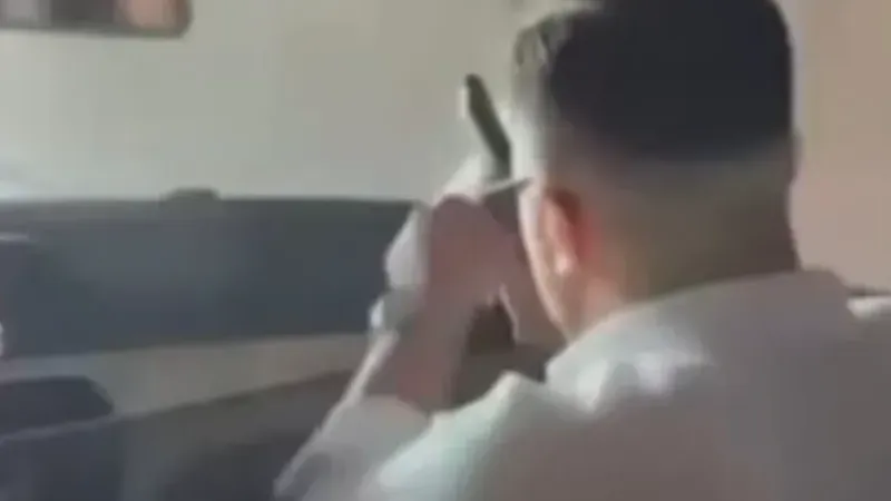 Seyir halindeki araçtan peş peşe böyle ateş açtı