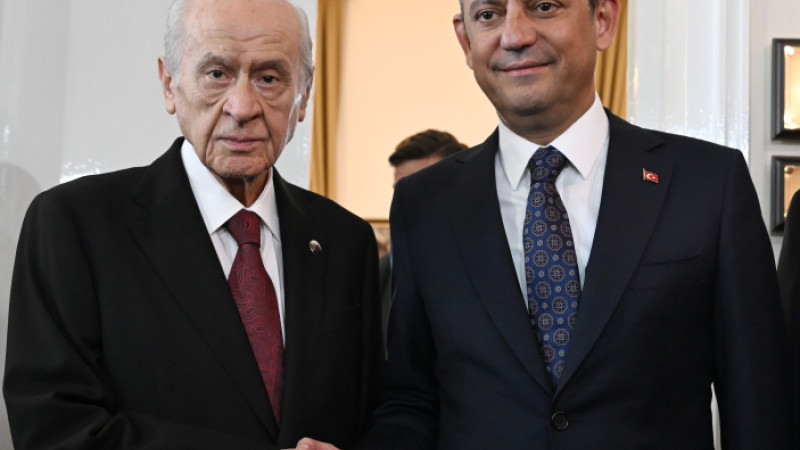 Özgür Özel'den Devlet Bahçeli'nin mesajına yanıt geldi : 'Devlet Bey'in çağrısı kıymetlidir'