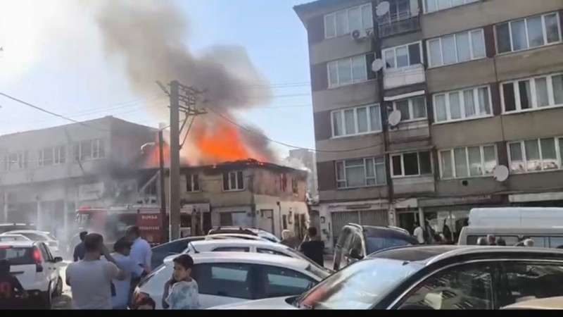 Bursa’da müstakil ev küle döndü, dumanlar kentin birçok noktasından görüldü