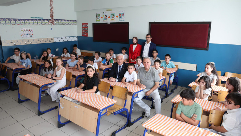 Büyükşehir'den öğrencilere eğitim desteği